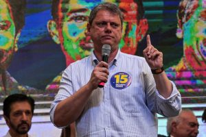 Prerrogativas vai à Justiça contra Tarcísio por insinuação sem provas ligando Boulos ao PCC
