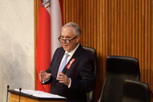 Áustria elege pela primeira vez um presidente do Parlamento de extrema-direita