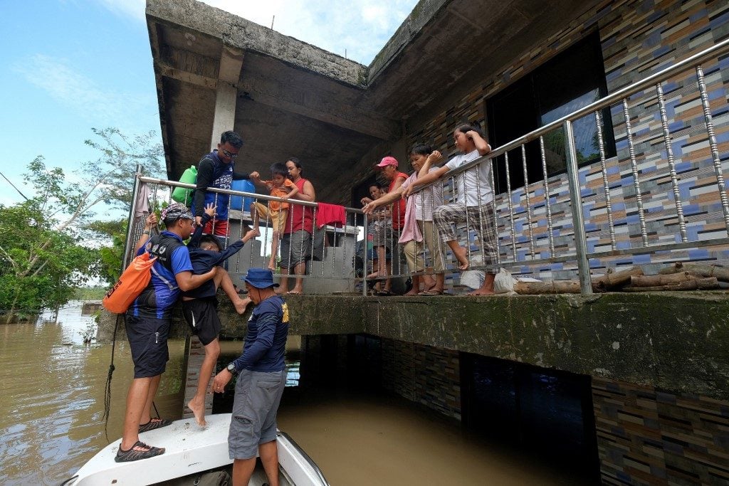 Número de mortes provocadas por tempestade tropical nas Filipinas sobe para 110