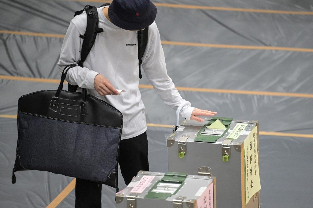 Partido que governa o Japão perde a maioria nas legislativas, apontam projeções
