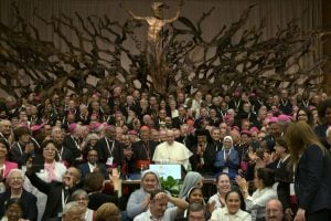 Igreja Católica deixa 'aberta' questão de ordenação de mulheres ao término de cúpula mundial