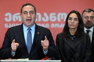 Partido do governo vence eleição na Geórgia e oposição denuncia “golpe constitucional”