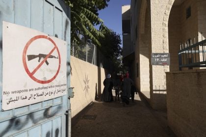 Sede da agência da ONU para refugiados palestinos em Jerusalém é invadida em ação da polícia israelense