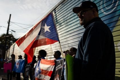 ‘Fora!’: Latinos protestam contra Trump na Pensilvânia após comentários sobre Porto Rico