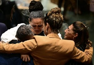 Familiares de Marielle e Anderson se emocionam após condenação de Queiroz e Lessa: 'Sensação de alívio'