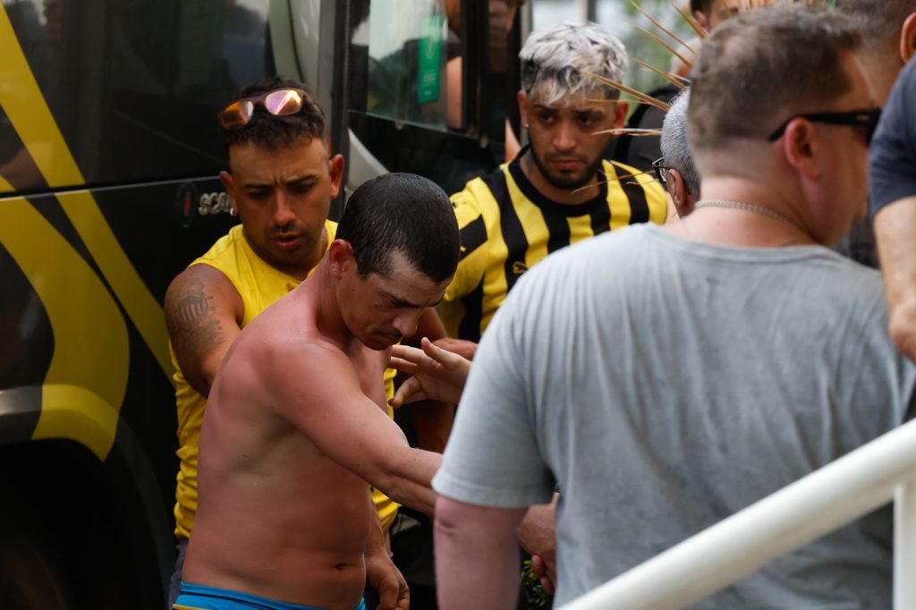 Mais de 280 torcedores do Peñarol são detidos no Rio após confusão