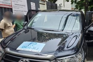 PF apreende materiais de campanha e R$ 500 mil em carro da gestão Cláudio Castro