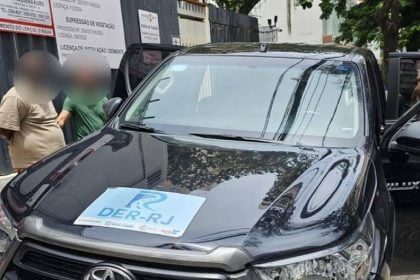 PF apreende materiais de campanha e R$ 500 mil em carro da gestão Cláudio Castro
