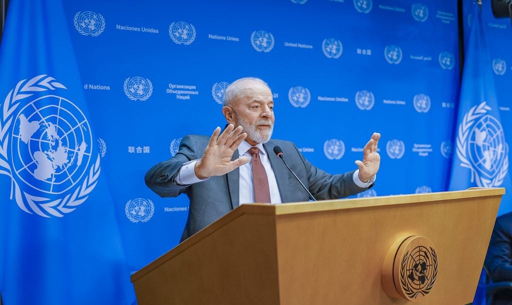 Os índices de aprovação e reprovação ao governo Lula, segundo pesquisa PoderData