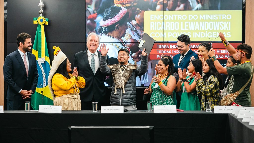 Lewandowski assina portaria de demarcação de sete terras indígenas em SP