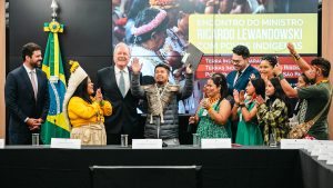 Lewandowski assina portaria de demarcação de sete terras indígenas em SP