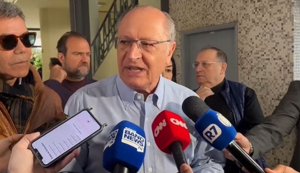 Alckmin vota em São Paulo e diz que Boulos está em ‘curva de crescimento’