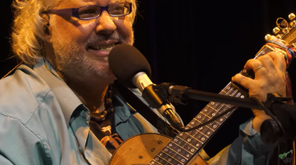 Chico Lobo lança disco ao vivo com destaque à viola, à rabeca e à riqueza do cancioneiro