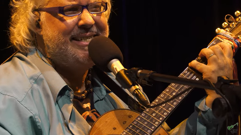 Chico Lobo lança disco ao vivo com destaque à viola, à rabeca e à riqueza do cancioneiro