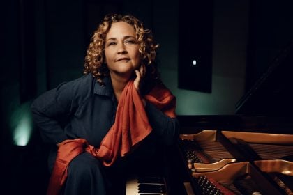 Após elogios no exterior, Delia Fischer lança um disco gravado em inglês