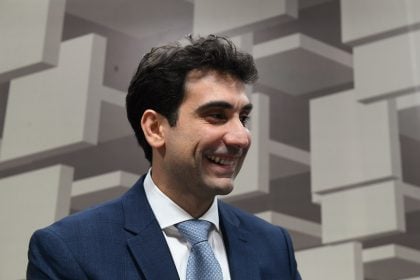 Galípolo passa com facilidade pelo Senado e será o sucessor de Campos Neto no Banco Central