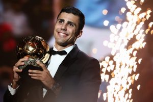 Rodri, do City e da seleção espanhola, conquista a Bola de Ouro; Vini Jr. é o 2º