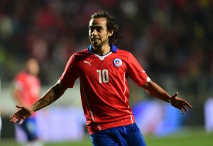 Acusado de estupro, ex-jogador Valdivia volta a ser preso no Chile