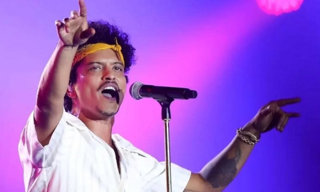 Deputado propõe título de cidadão honorário do Brasil ao cantor Bruno Mars