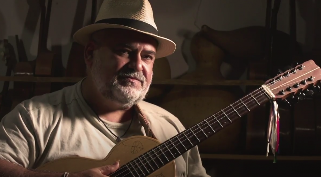Filme sobre Levi Ramiro, violeiro e construtor de viola de cabaça, mostra seu universo sensível