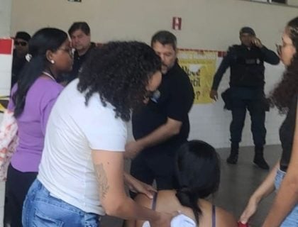 Homem tenta matar ex a facada em local de votação em Aracaju