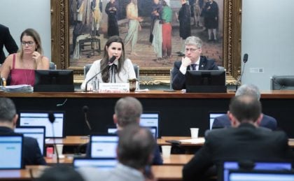 Comissão da Câmara dá aval a andamento de PEC que limita decisões do STF