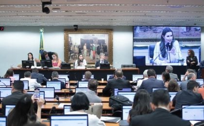 Em nova ofensiva, CCJ aprova PEC que permite ao Congresso sustar decisões do STF