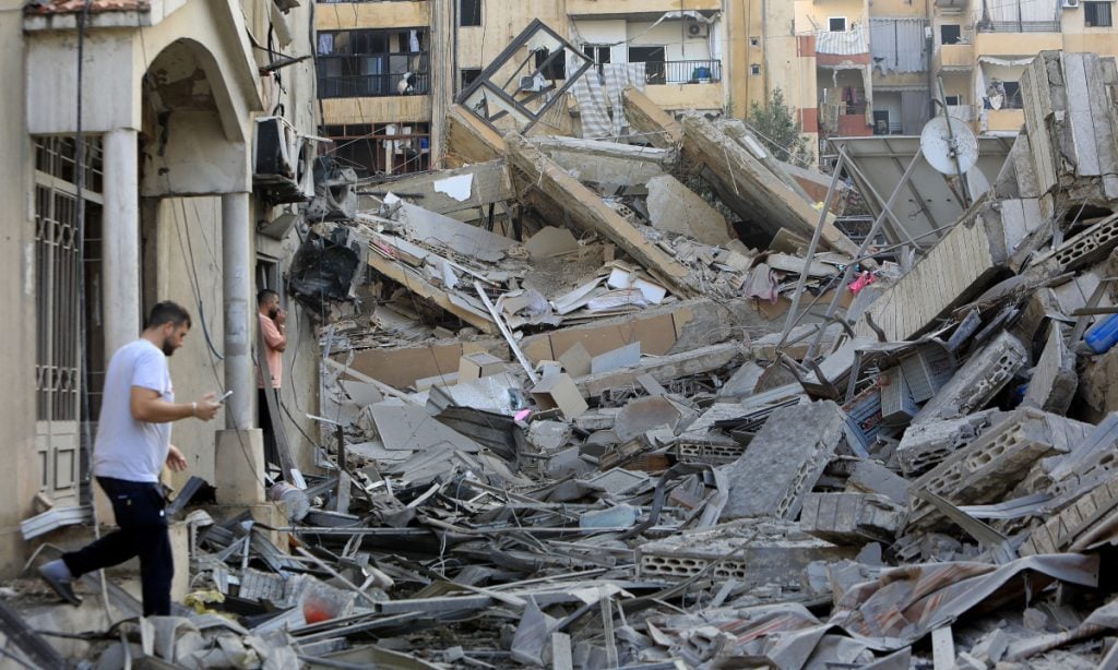 Israel bombardeia o sul de Beirute na véspera do aniversário de ataque do Hamas
