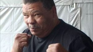 Morre Maguila, ícone do boxe brasileiro, aos 66 anos