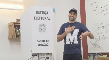 Marçal espera até o último minuto para votar, vai à urna descalço e diz que é ‘vítima do sistema’