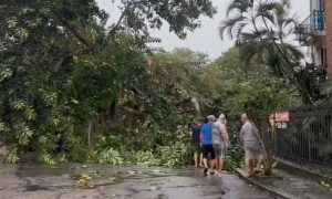 Três pessoas morrem após chuva com fortes ventos atingir o RJ
