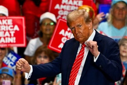 Trump quer arquivar o caso de ex-atriz pornô com base no indulto de Biden ao próprio filho