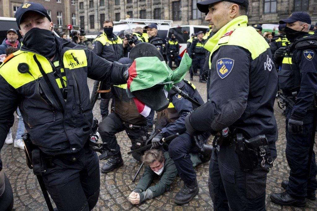 Manifestantes pró-palestinos são presos em Amsterdã