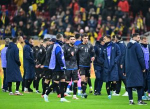Jogo entre Romênia e Kosovo é suspenso por cânticos de torcedores