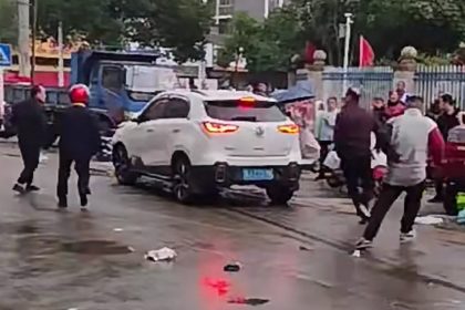 Atropelamento deixa várias crianças feridas na China