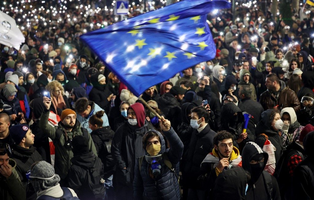 Mais de 100 manifestantes são presos em protesto pró-Europa na Geórgia