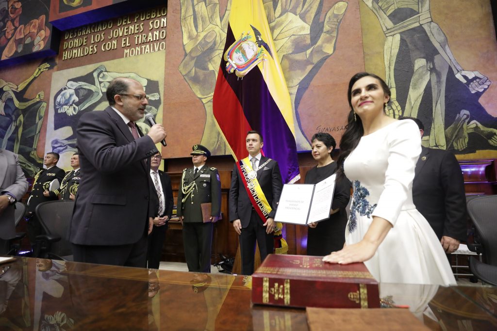 Governo do Equador suspende vice-presidente por cinco meses
