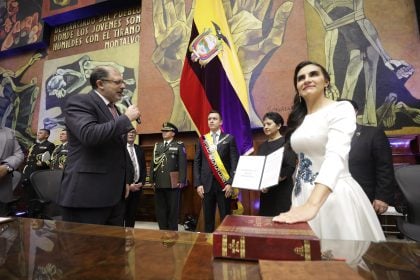 Governo do Equador suspende vice-presidente por cinco meses
