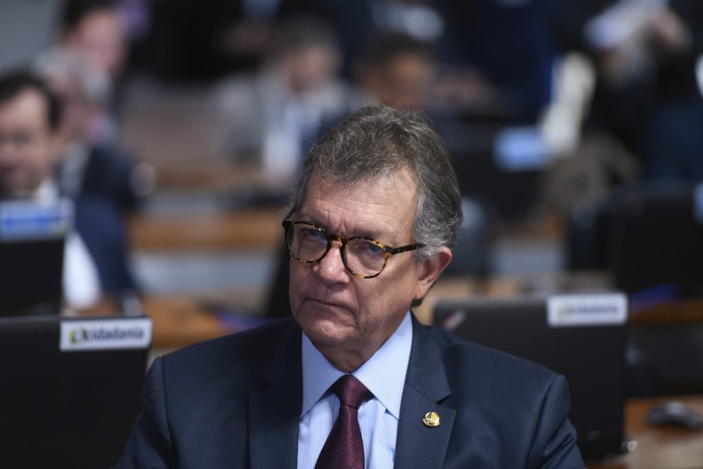Senado gasta quase R$ 40 mil em passagens para senador acompanhar a eleição nos EUA