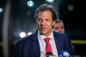 AGU pede que Facebook remova deepfake de Haddad sobre falso 'imposto do cachorrinho'