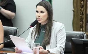 Sob protestos, CCJ da Câmara aprova PEC que pode acabar com o aborto legal