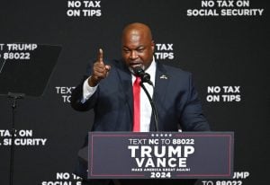Republicano que se chamou de 'nazista negro' perde o governo da Carolina do Norte