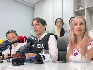 Candidato de esquerda abandona campanha pública após ameaças de morte no Equador