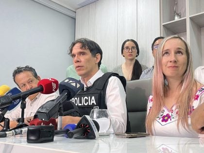 Candidato de esquerda abandona campanha pública após ameaças de morte no Equador