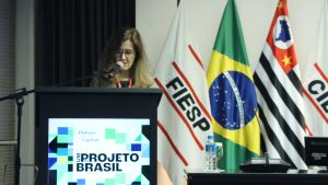 Indústria é central no debate sobre mudança climática, diz Manuela Carta em evento promovido por CartaCapital