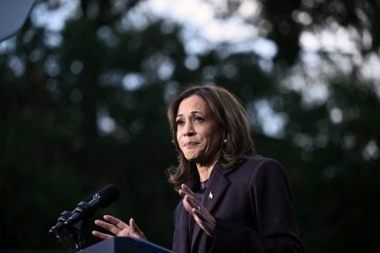 Em discurso emocionado, Kamala reconhece derrota e promete ajudar Trump na transição de governo