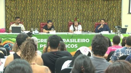 Tensão e aplausos marcam congresso de psicodélicos no Rio