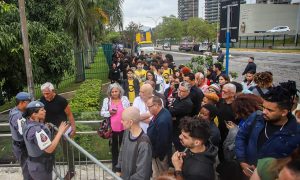 Estudantes são barrados em audiência sobre PEC de Tarcísio que pode retirar quase R$ 10 bi da Educação