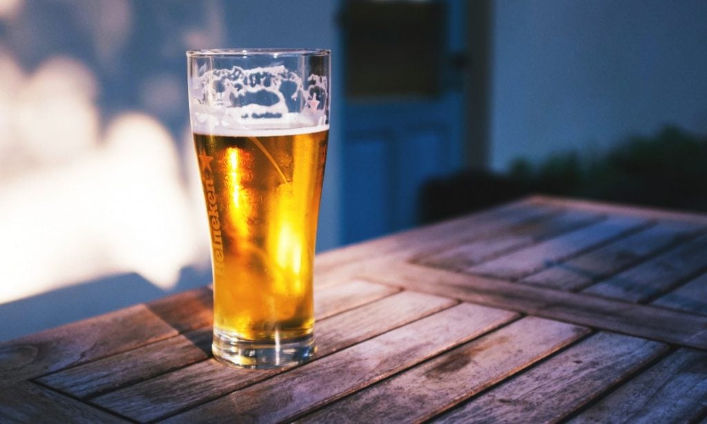 Câmara aprova aumento de pena para quem entregar bebida alcoólica a criança