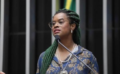 ‘Vai aprender na dor’: Deputada petista recebe ameaça de morte e mensagens de cunho racista
